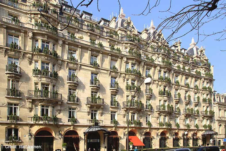 Paris avenue montaigne